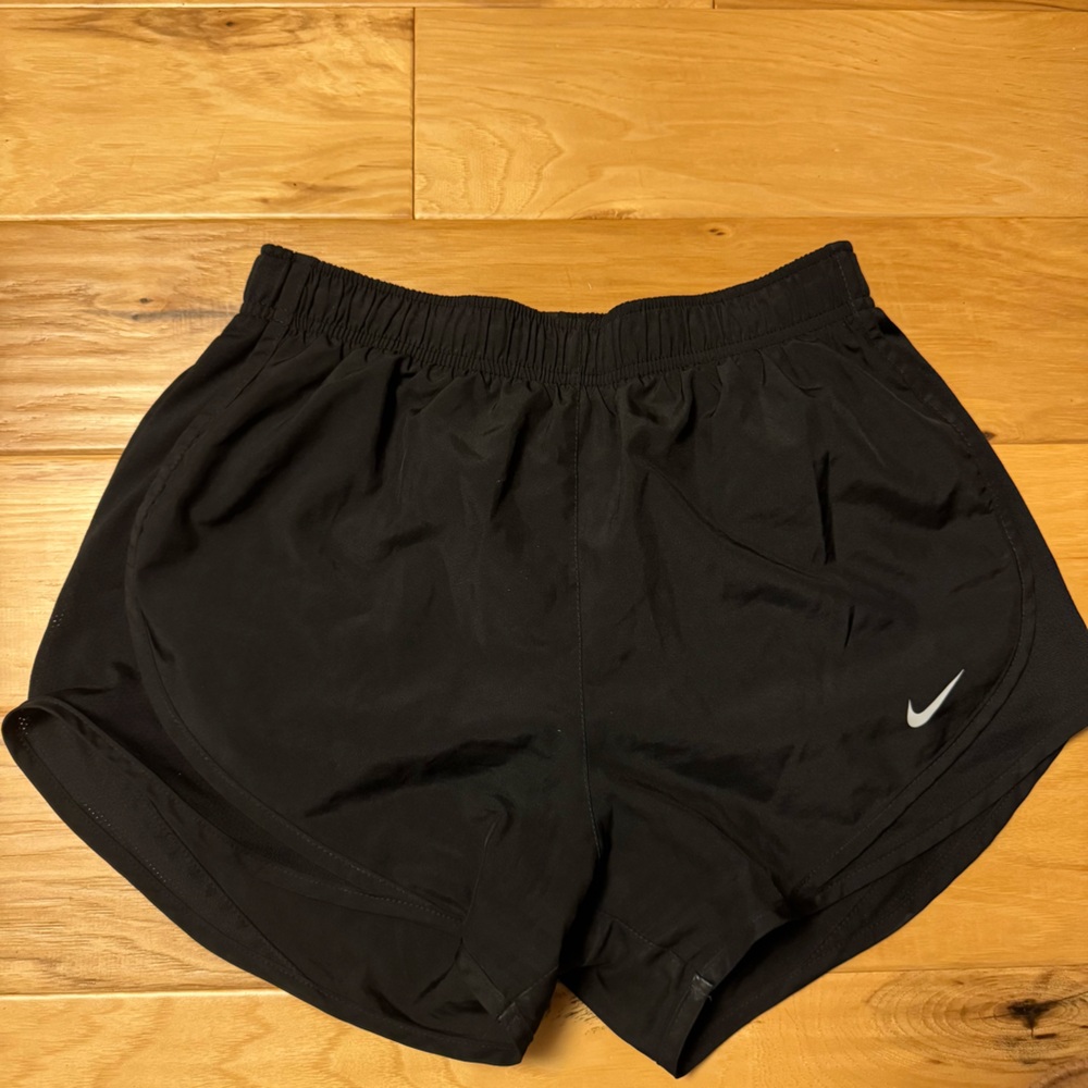 Nike TEMPO: Women's Dri-FIT Mid-Rise Brief-Lined Running Shorts
